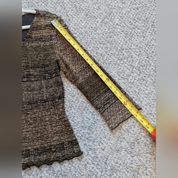 NWT Jules & Leopold Women's (Size M) V-Neck Top With Scalloped Hem and Sleeves - Picture 11 of 15